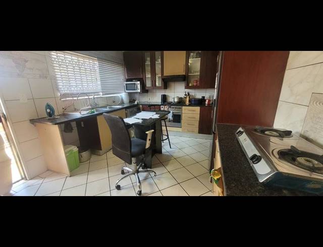 2 BEDROOM TOWNHOUSE FOR SALE IN FLORENTIA